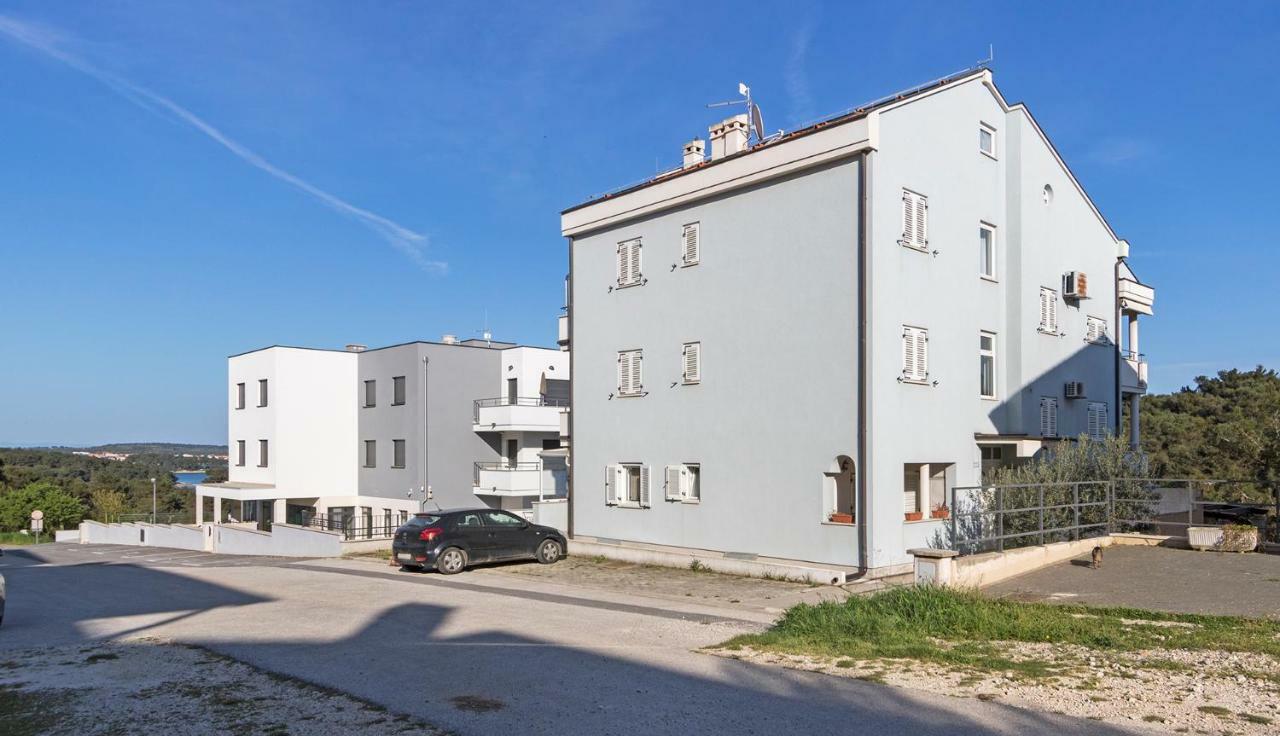 Blue Star Apartment Premantura Exterior photo